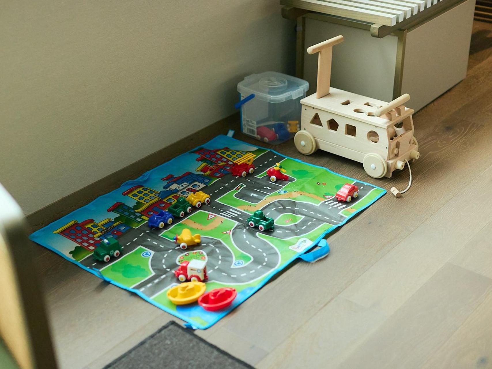 Good Nature Hotel Kyoto Cameră foto A toy train set