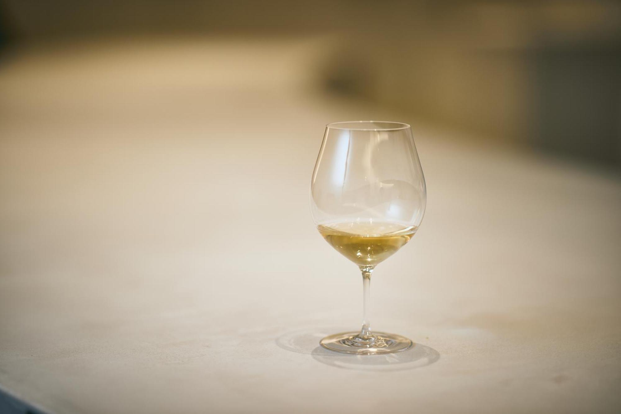 Good Nature Hotel Kyoto Exterior foto A glass of white wine