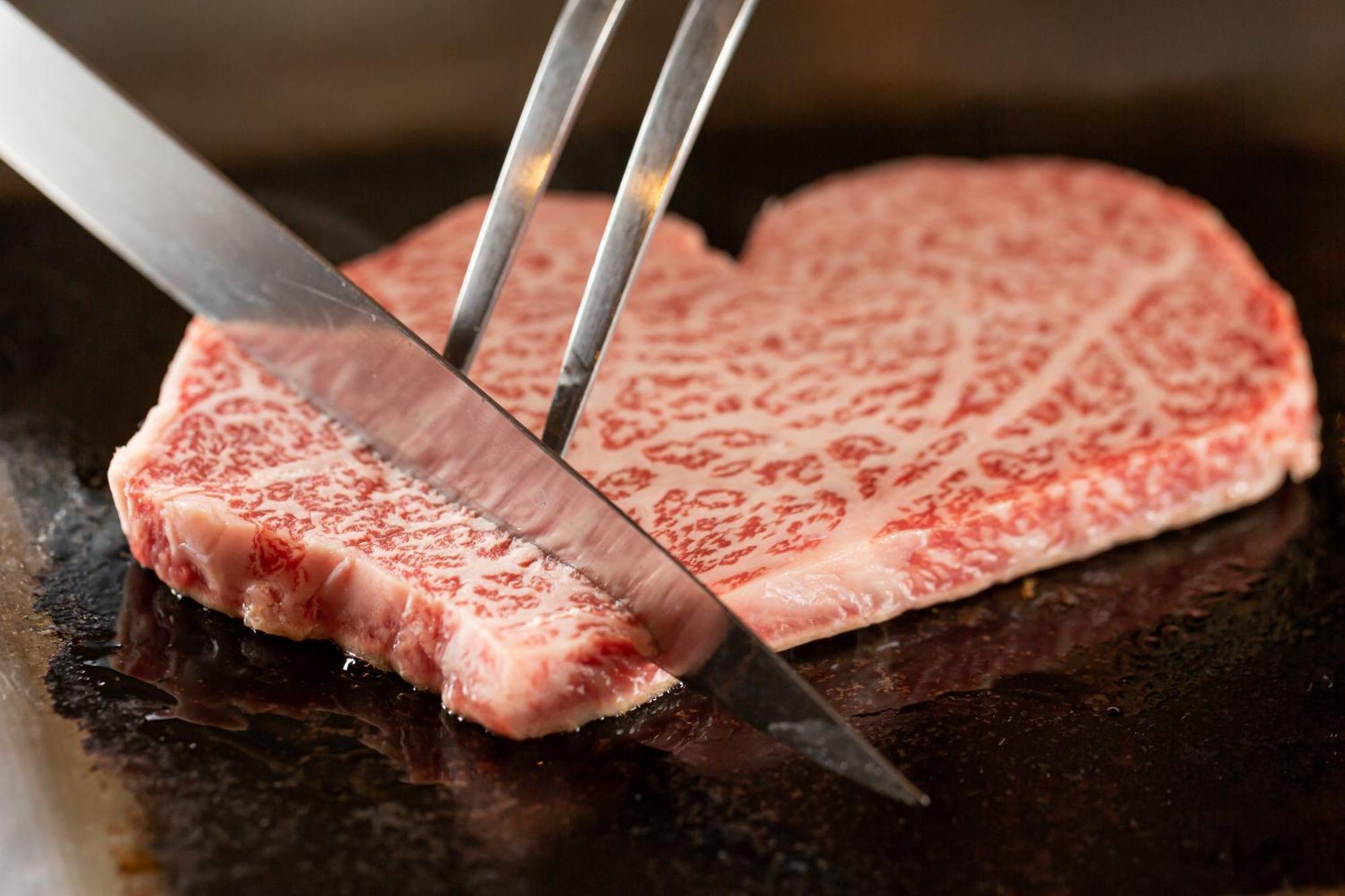Good Nature Hotel Kyoto Exterior foto A steak being cooked